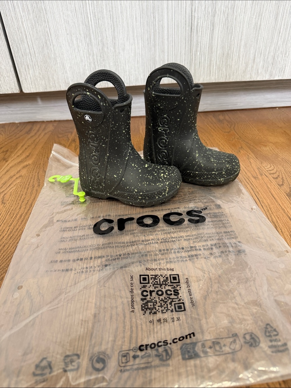 CROCS Black Rain Boots Glow in Dark kids 8